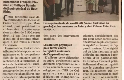 Le Président Richard SCHALCK remet un chèque de 2500€ au comité France Parkinson en présence de plusieurs membres du club